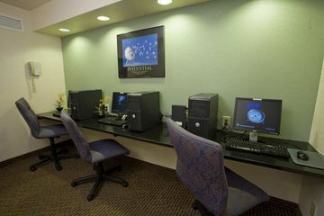 DOUBLETREE BY HILTON MILWAUKEE4