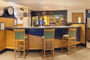 HOLIDAY INN EXPRESS HOLIDAY INN EXPRESS