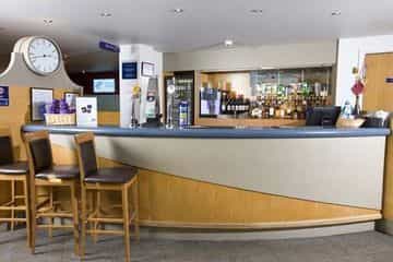 HOLIDAY INN EXPRESS HOLIDAY INN EXPRESS