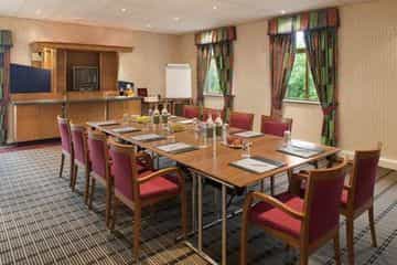 HOLIDAY INN EXPRESS HOLIDAY INN EXPRESS