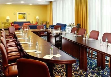 Courtyard by Marriott Warsaw Airport4
