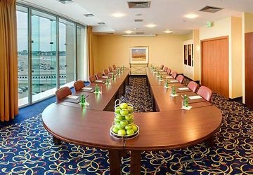 Courtyard by Marriott Warsaw Airport3