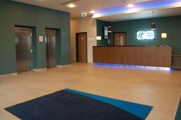 Holiday Inn Express Warsaw Airport4