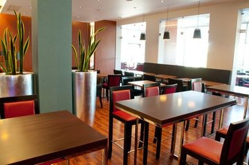 Holiday Inn Express Warsaw Airport3