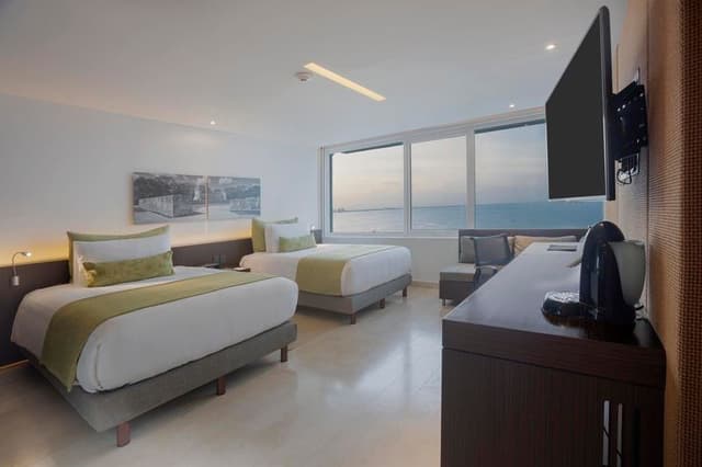 TRIPLE DELUXE SEA VIEW
