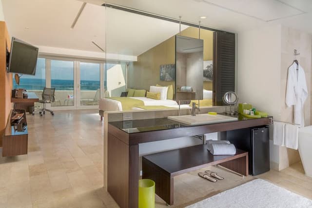 TRIPLE CLUB OCEAN VIEW