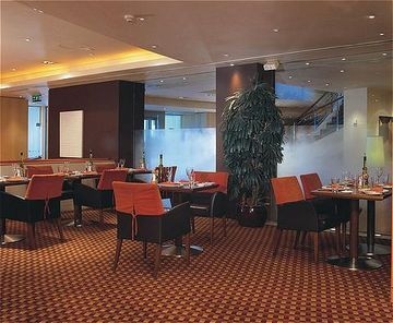 Holiday Inn Heathrow Ariel3