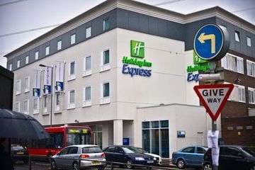 Holiday Inn Express London - Wimbledon South0