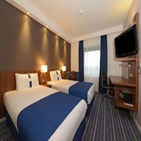 Holiday Inn Express London - Wimbledon South2