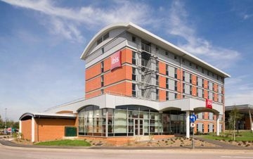 ไอบิส โบแรมวูด โฮเทล (ibis Borehamwood Hotel)0
