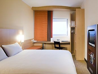 ไอบิส โบแรมวูด โฮเทล (ibis Borehamwood Hotel)1