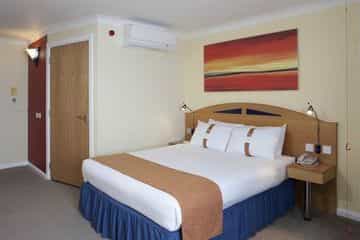 HOLIDAY INN EXPRESS HOLIDAY INN EXPRESS