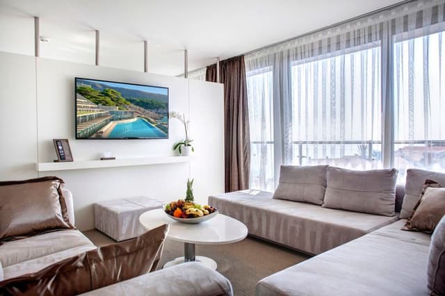 SUITE EXECUTIVE