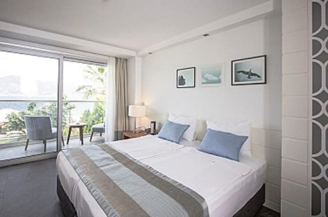 TRIPLE KING SIZE BED
