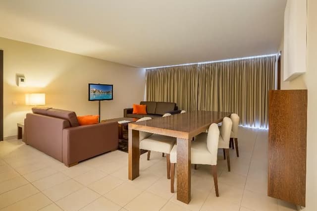 APARTMENT THREE BEDROOMS