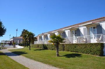 BEST WESTERN HOTEL LES CLEUNES0