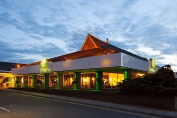 HOLIDAY INN0