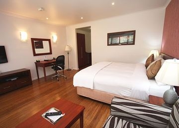 Comfort Inn Country Plaza1