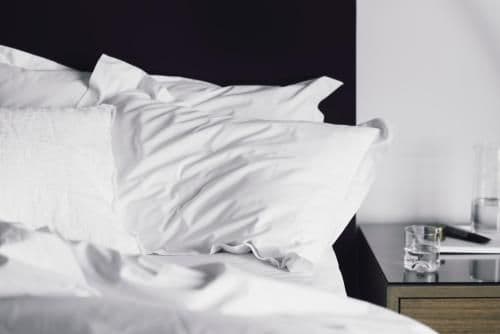 One-Bedroom Apartment with King Bed and Kitchenette