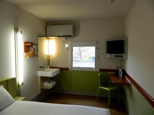 Standard Queen Room