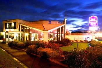 Mahoneys Motor Inn0