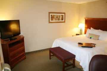 HAMPTON INN - SUITES BY HILTON