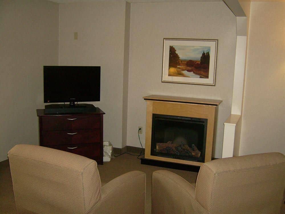 COMFORT INN & SUITES COMFORT INN & SUITES