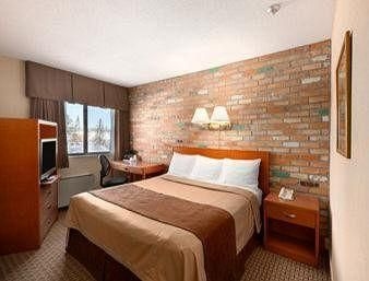 TRAVELODGE THUNDER BAY ON2