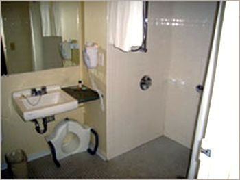 Travelodge Lakeshore3