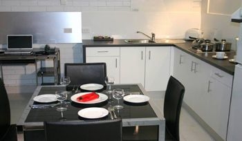 BROADBEACH TRAVEL INN2