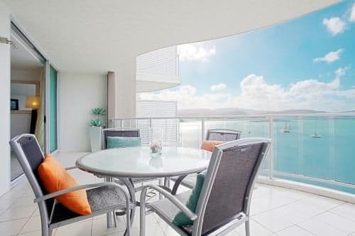 Two-Bedroom Apartment with Spa Bath and Water View