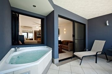 at Waterfront Whitsunday Retre3