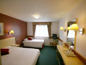 DAYS INN SOUTH MIMMS M253