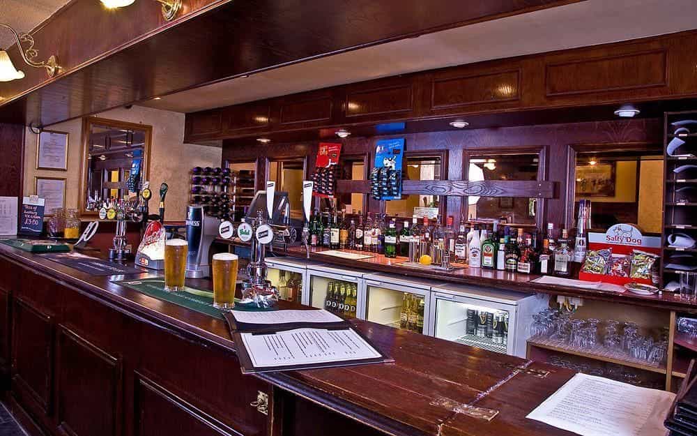 THE CEDARS HOTEL AND RESTAURANT THE CEDARS HOTEL AND RESTAURANT