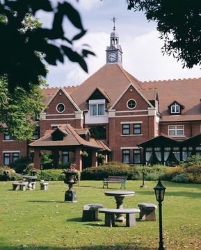 THE STRATFORD0