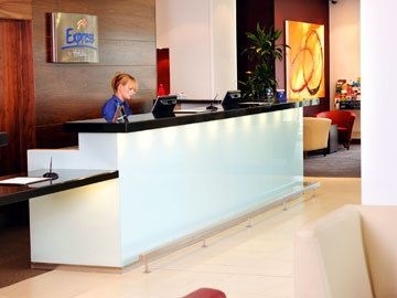 HOLIDAY INN EXPRESS2