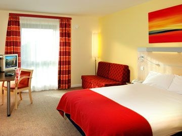 HOLIDAY INN EXPRESS1