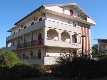 โรงแรมอเล็กซานเดอร์ (Hotel Alexander)1