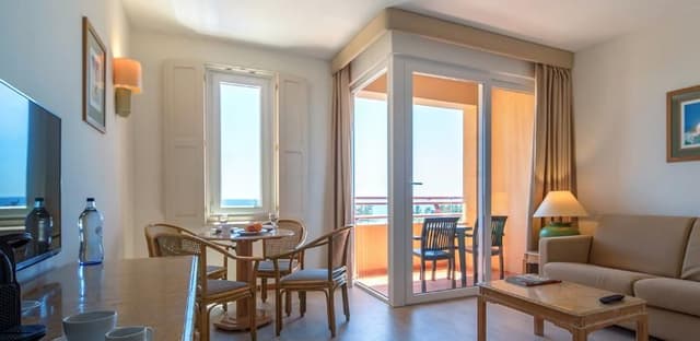 SUITE TWO BEDROOMS