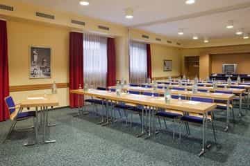 Holiday Inn Express Airport Holiday Inn Express Airport