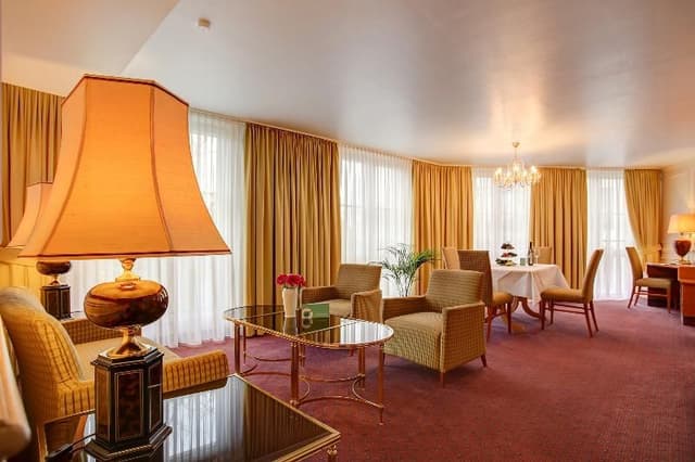 SUITE EXECUTIVE