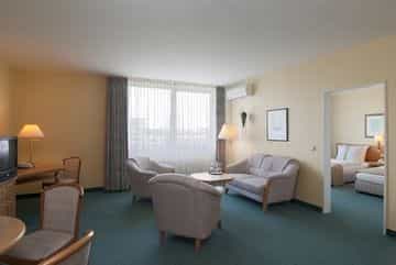 HOLIDAY INN NEUSS HOLIDAY INN NEUSS