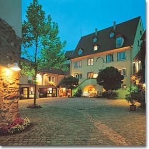 A LA COUR D'ALSACE0