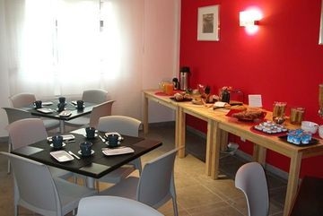 Quality Suites Victoria Garden2