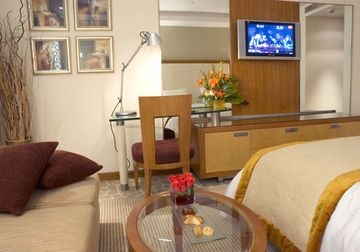 Golden Tulip Farah1