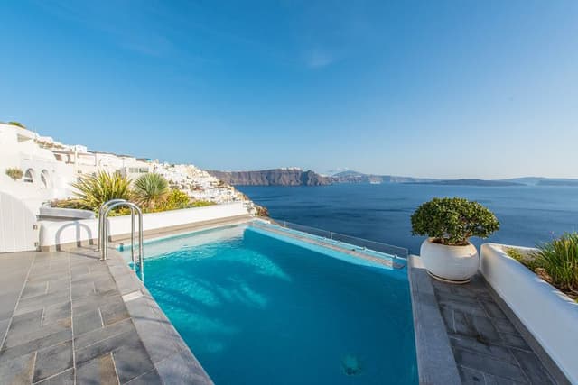 SUITE WITH PRIVATE POOL