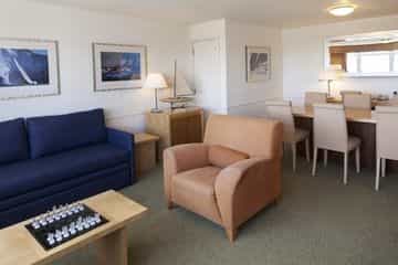 HOLIDAY INN HOLIDAY INN
