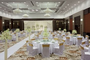 Holiday Inn Central Plaza3