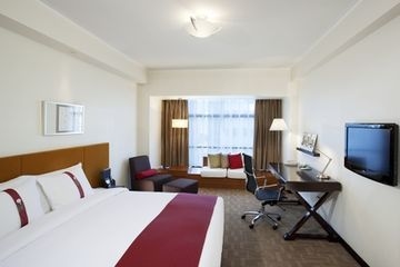 Holiday Inn Central Plaza2