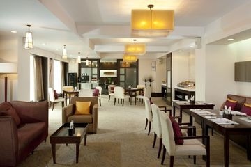 Holiday Inn Central Plaza1